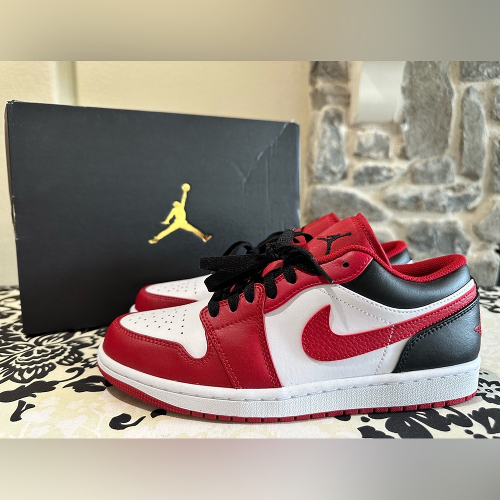 Nike Jordan 1 Retro Low Reverse Black Toe Sneakers